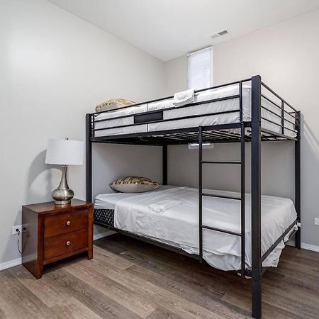 Suite 1 On Southport 4 Queen Beds Chicago Exteriör bild
